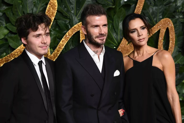 Brooklyn Beckham mit seinen Eltern