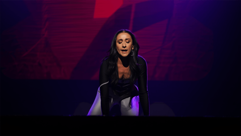 Rumänien mit Schocker-Song beim ESC: Geht „Choke Me“ zu weit?