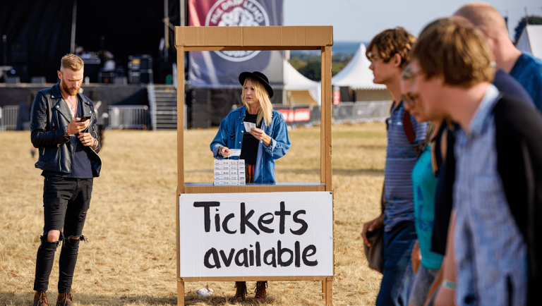 Linus Volkmanns Kolumne: Sommer, Sonne, Untergang – rettet die Indie-Festivals!
