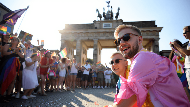 CSD Berlin 2026: Das Line-up der Bühnenshow am Brandenburger Tor