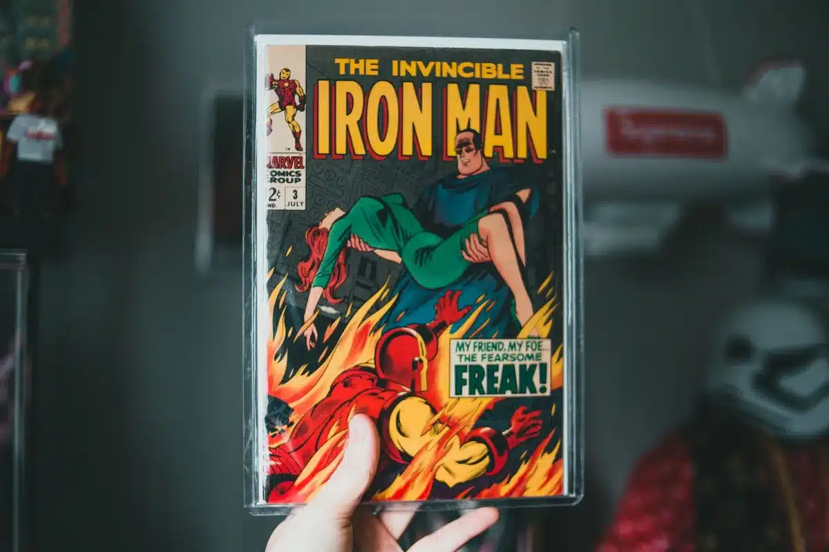 Frühe Comicseiten mit Superhelden aus den 1930er- und 1940er-Jahren