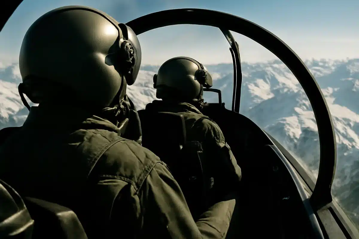 Farid Bang und Kollegah in vermeintlichem Kampfjet: Video weckt Zweifel an Echtheit