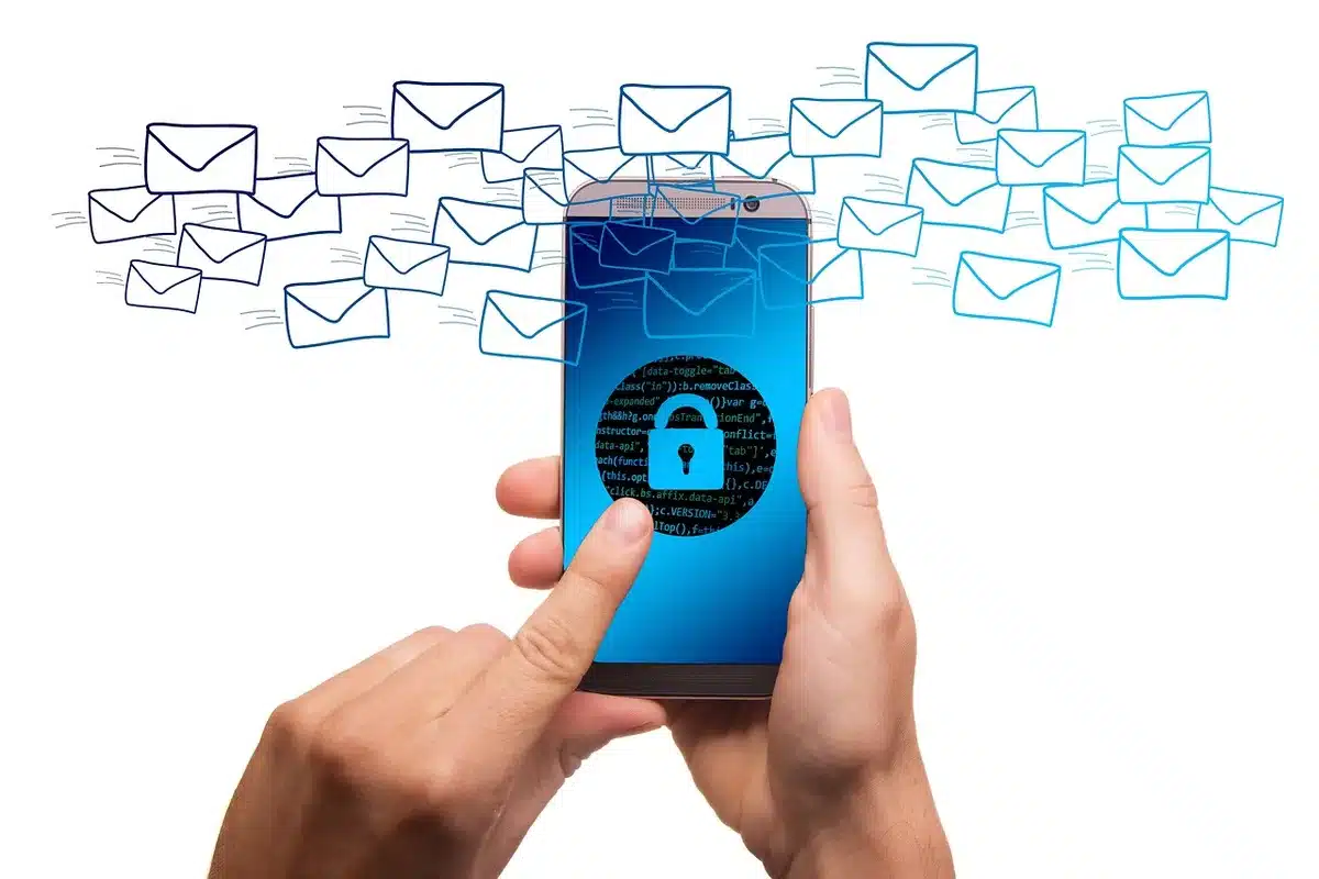 Geöffneter E‑Mail-Posteingang mit markiertem Spam‑Ordner